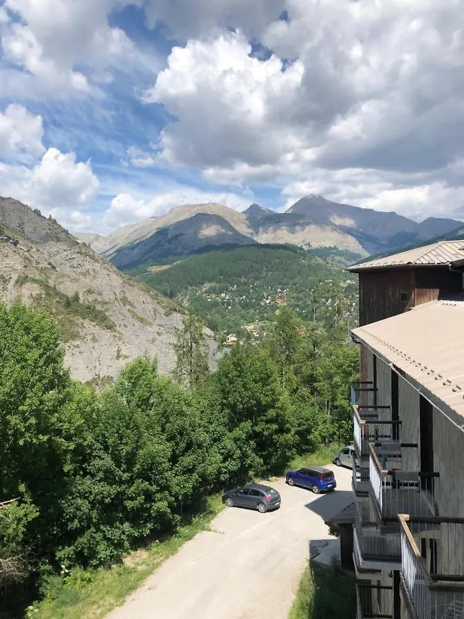 joli studio montagne Allos Appartement