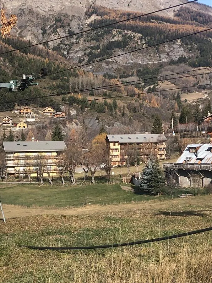 joli studio montagne Allos Appartement